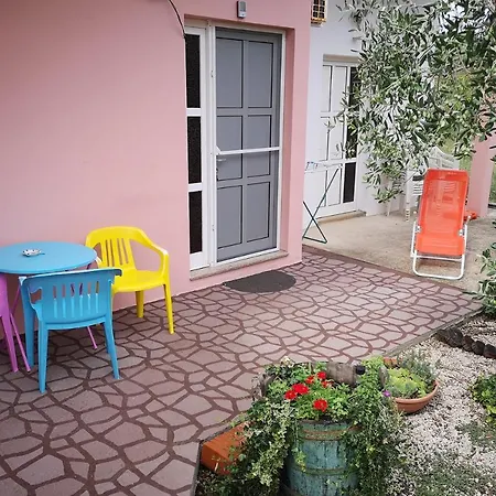 Uradi Sam Apartment *